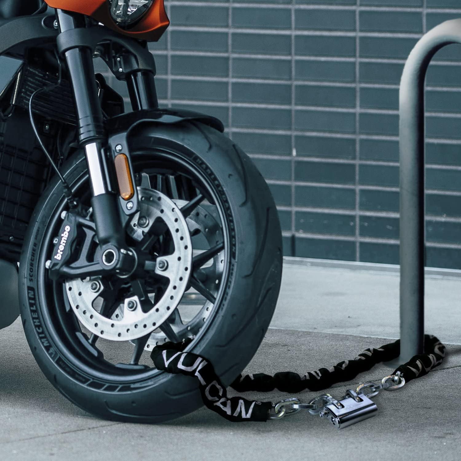 5/16 Inch x 3 Foot Case-Hardened Security Chain and Lock Kit L585676