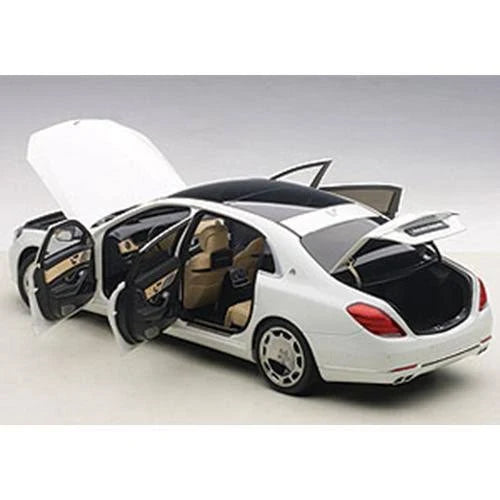 White 1/18 Model Car T4704